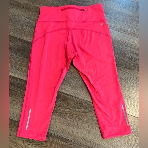 Nike Dri-FIT Pink Cropped 16" Leggings with Rear Pocket - Size XS - Picture 2 of 8